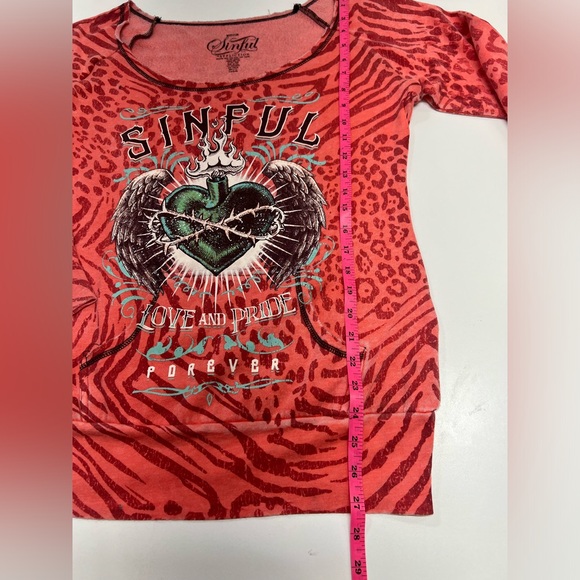 Sinful By Affliction Monica Sweatshirt Graphic Tee Size Medium Red Coral NEW - Picture 8 of 13